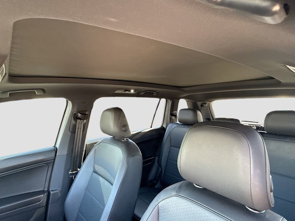 Used 2020 Volkswagen Tiguan SE R-Line image 26