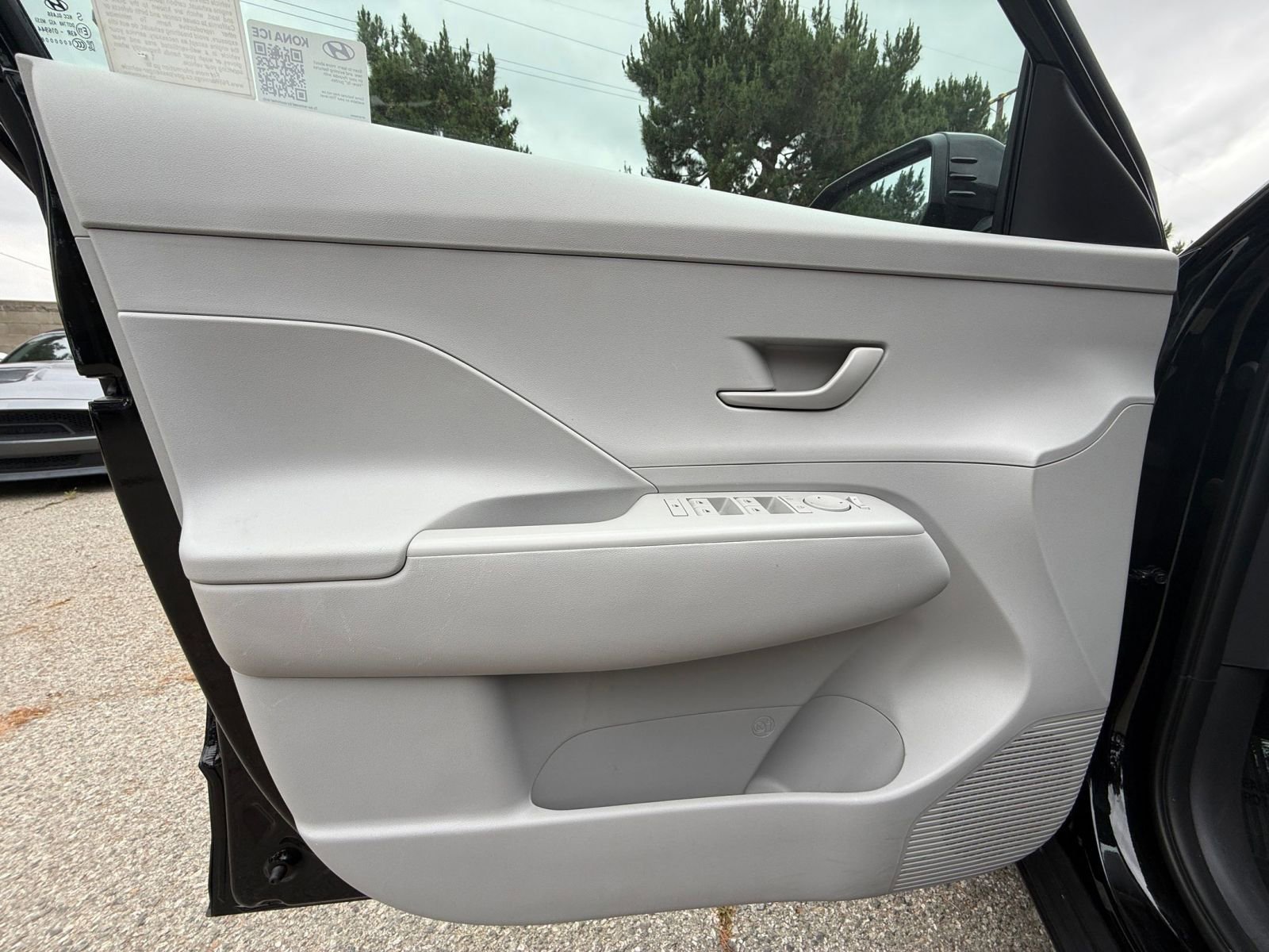 Used 2025 Hyundai Kona SEL image 18