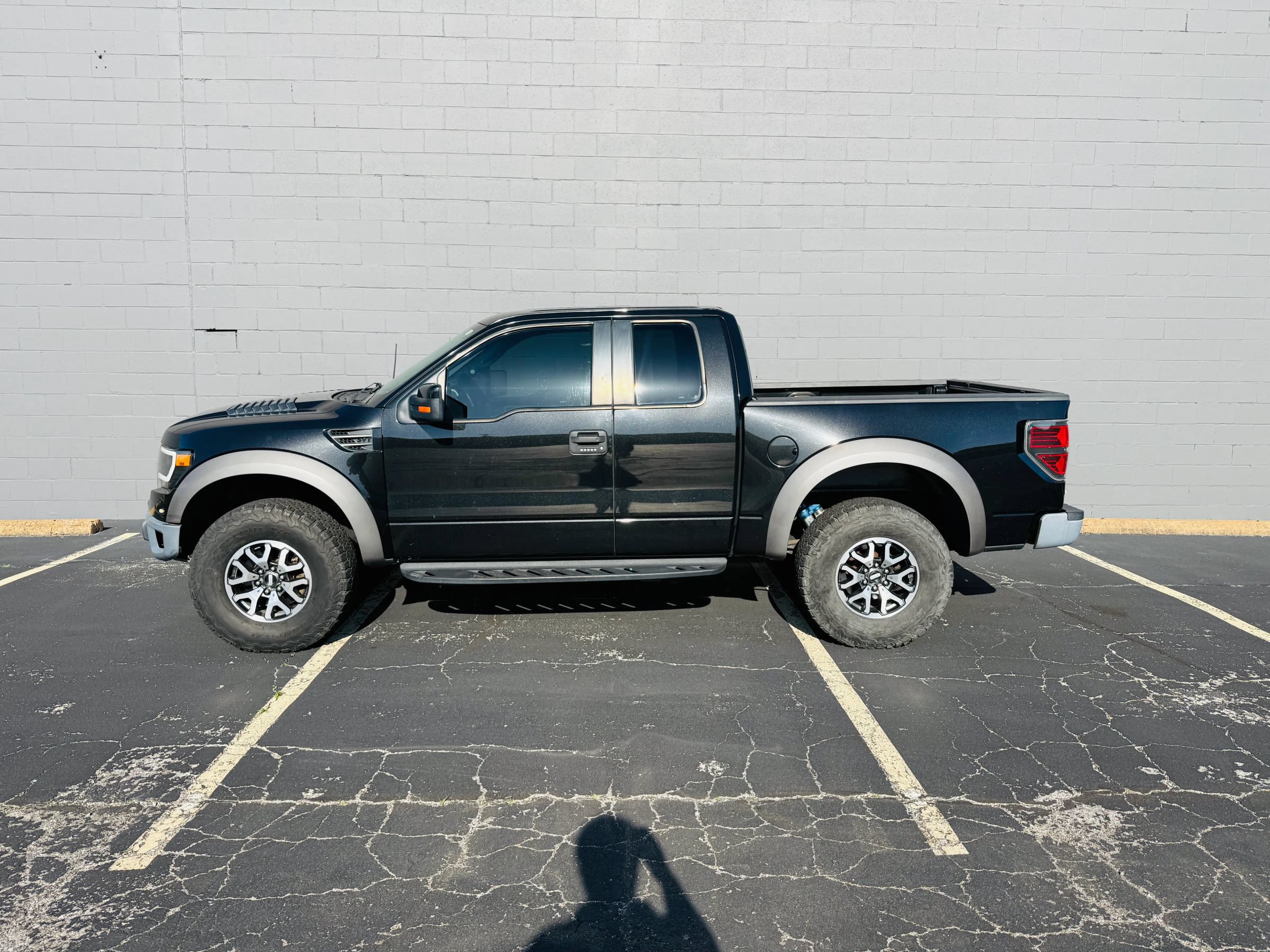 Used 2010 Ford F150 Raptor AWD/4WD image 2