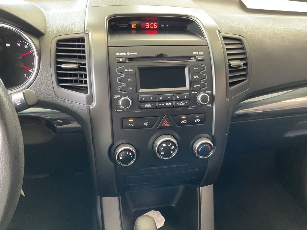 Used 2013 Kia Sorento LX image 15