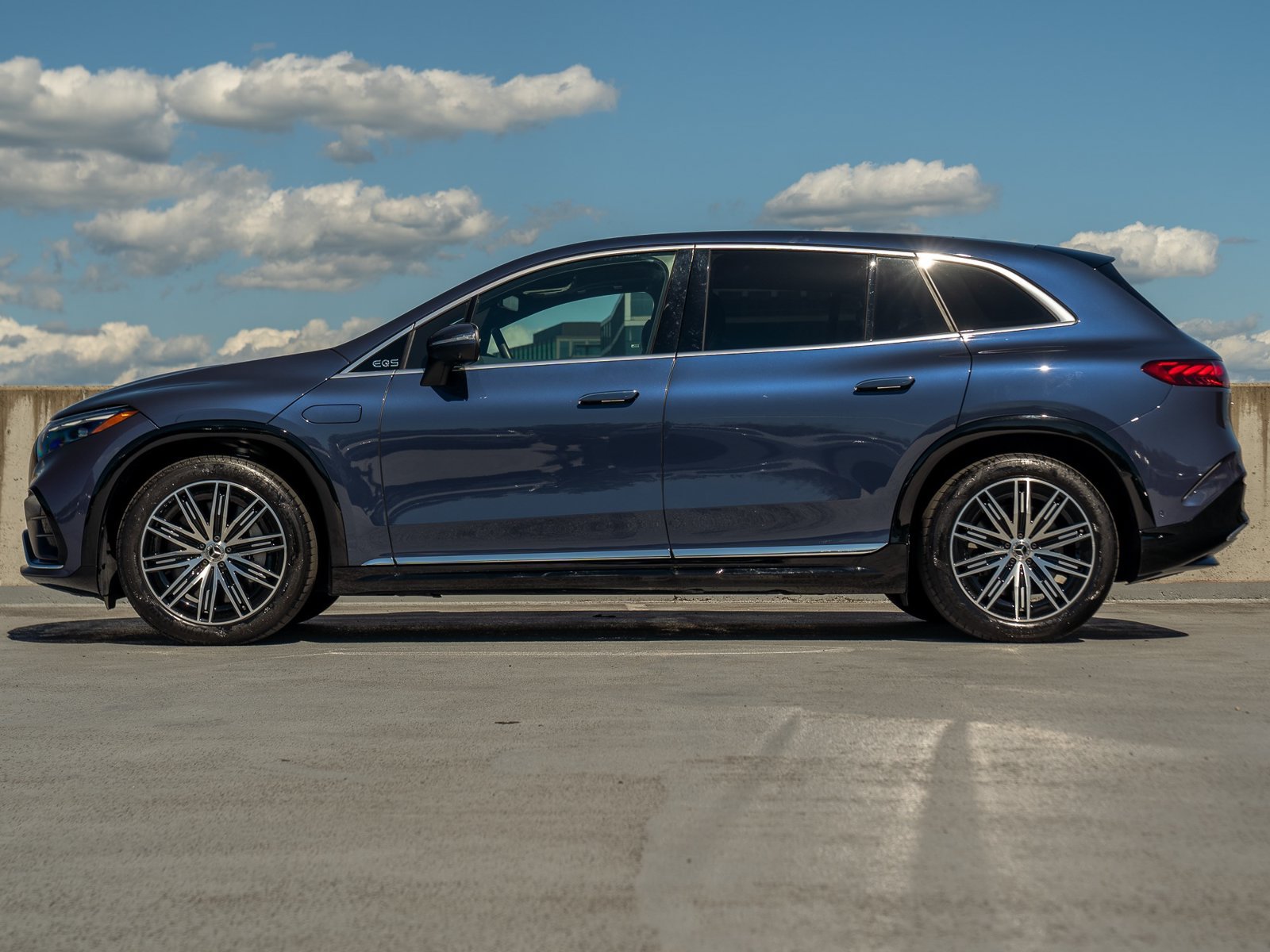 Used 2026 Mercedes-Benz EQS 400 4MATIC SUV image 3