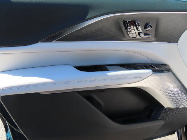 Certified 2026 Cadillac Lyriq Premium Luxury w/ LPO, Floor Liner Package AWD/4WD image 9