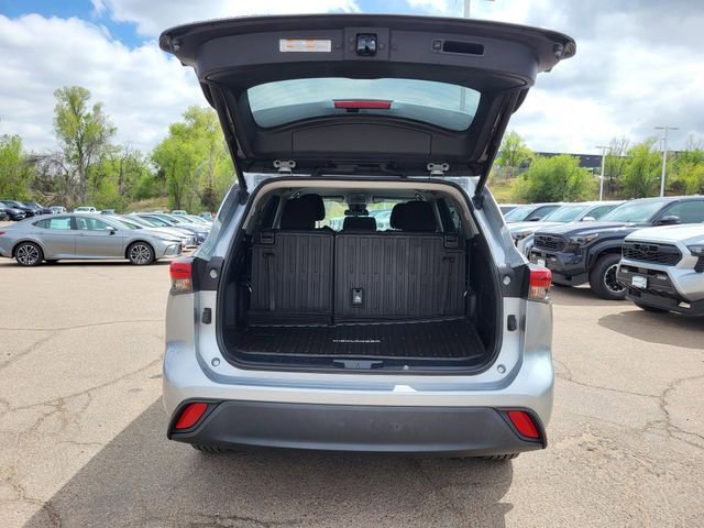 Used 2022 Toyota Highlander LE AWD/4WD image 28