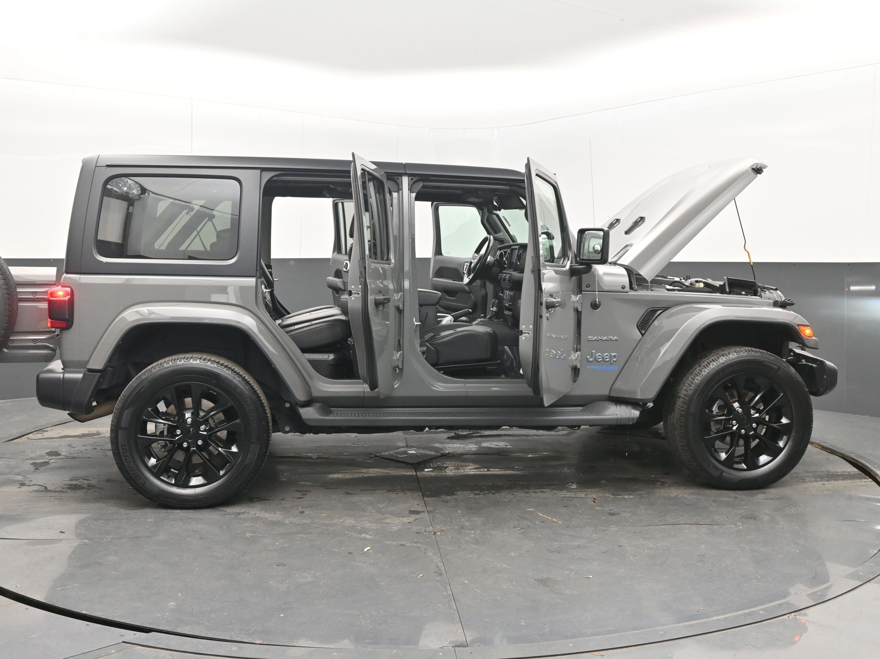 Used 2021 Jeep Wrangler Unlimited Sahara w/ Cold Weather Group image 44