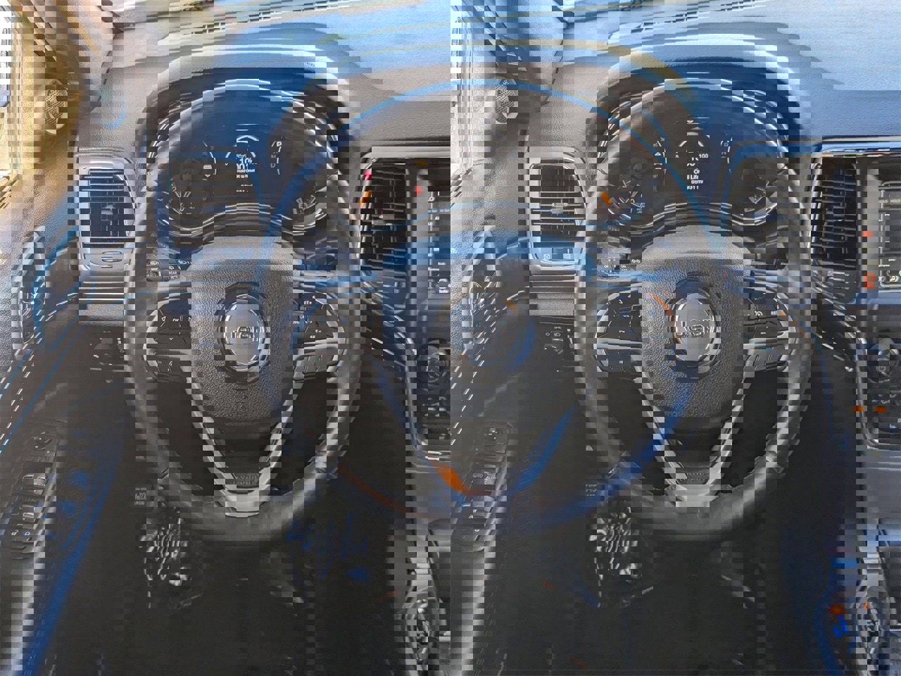 Used 2018 Jeep Grand Cherokee Limited image 16