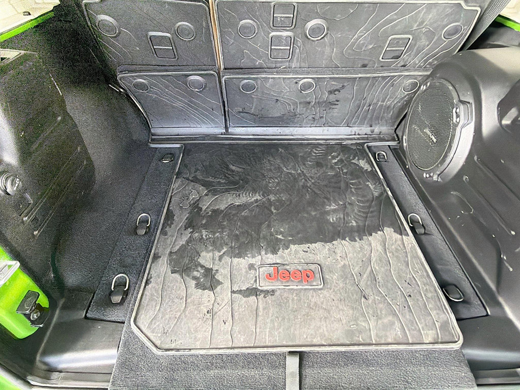 Used 2019 Jeep Wrangler Unlimited Sahara w/ Dual Top Group AWD/4WD image 18