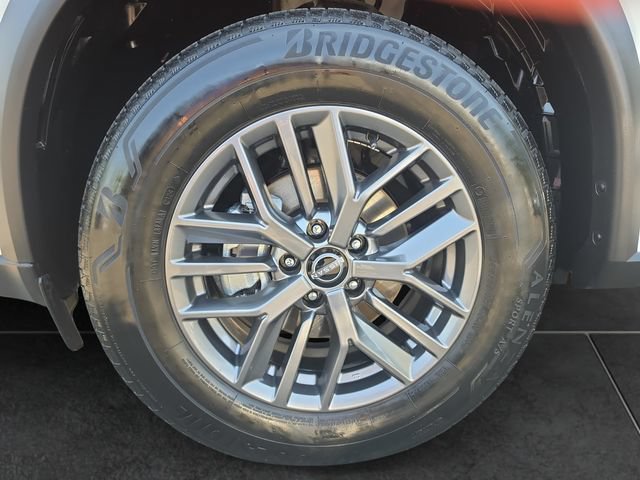 Used 2024 Nissan Rogue S FWD image 9