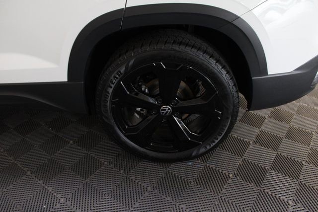 New 2025 Volkswagen Taos SEL image 23