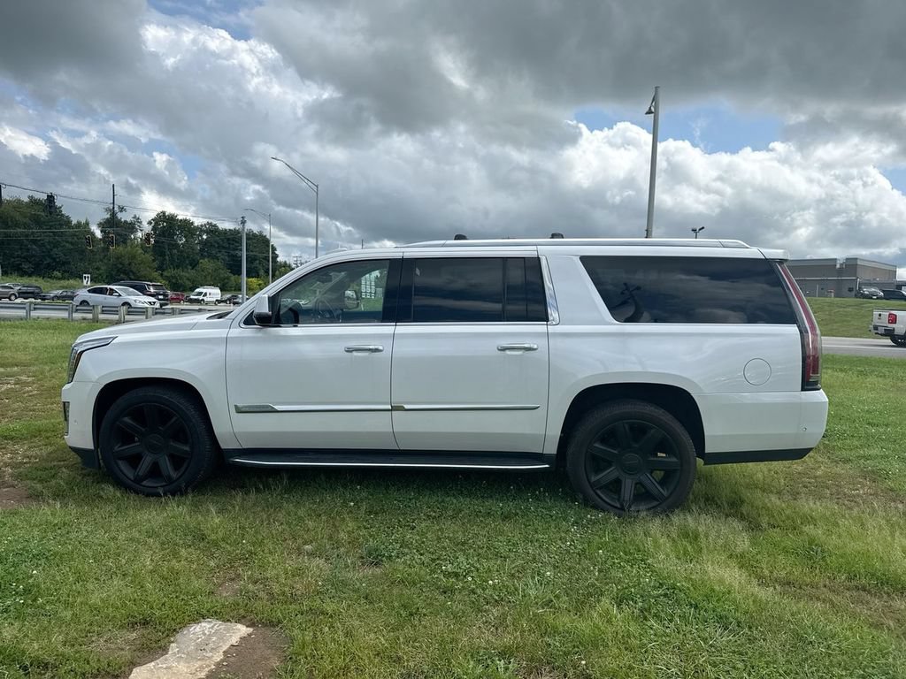 Used 2020 Cadillac Escalade ESV Premium Luxury AWD/4WD image 3