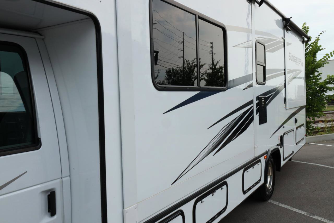 Used 2022 Ford E-450 and Econoline 450 Super Duty w/ Motorhome Prep Package RWD image 23