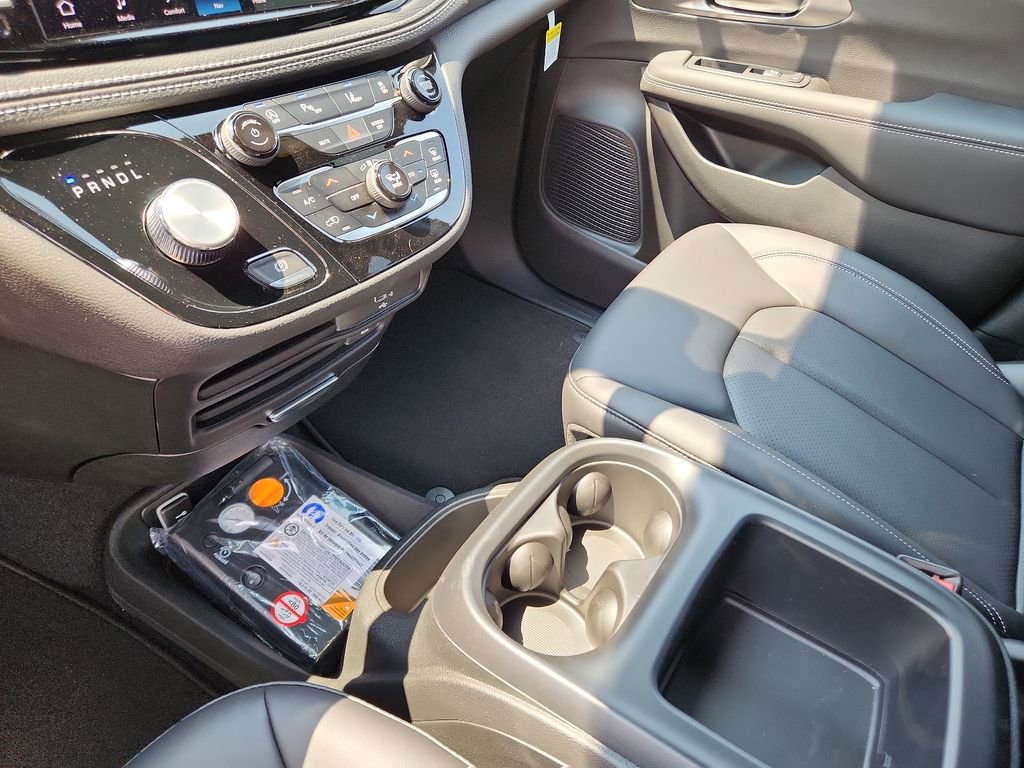 New 2026 Chrysler Pacifica Select FWD image 25