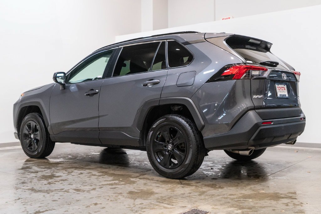 Used 2021 Toyota RAV4 XLE AWD/4WD image 7