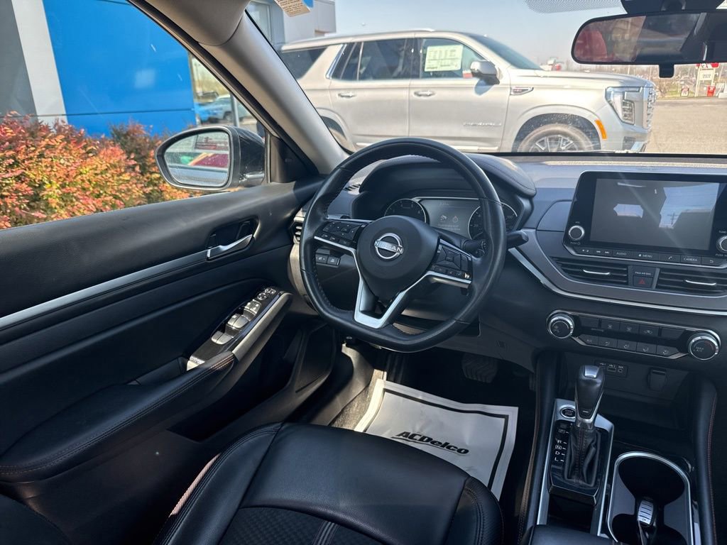Used 2024 Nissan Altima 2.5 SR FWD image 14