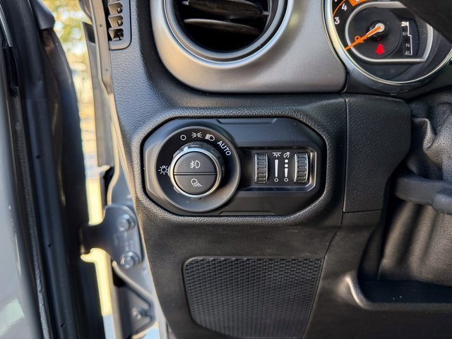 Used 2021 Jeep Gladiator Willys image 12