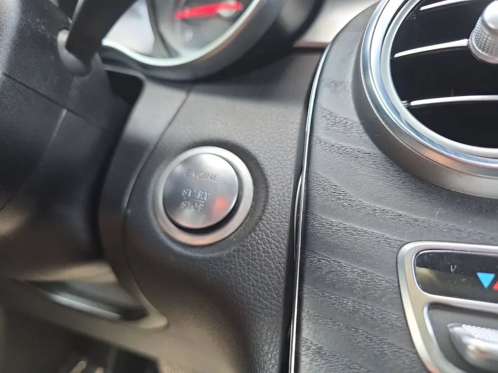 Used 2017 Mercedes-Benz GLC 300 4MATIC image 39