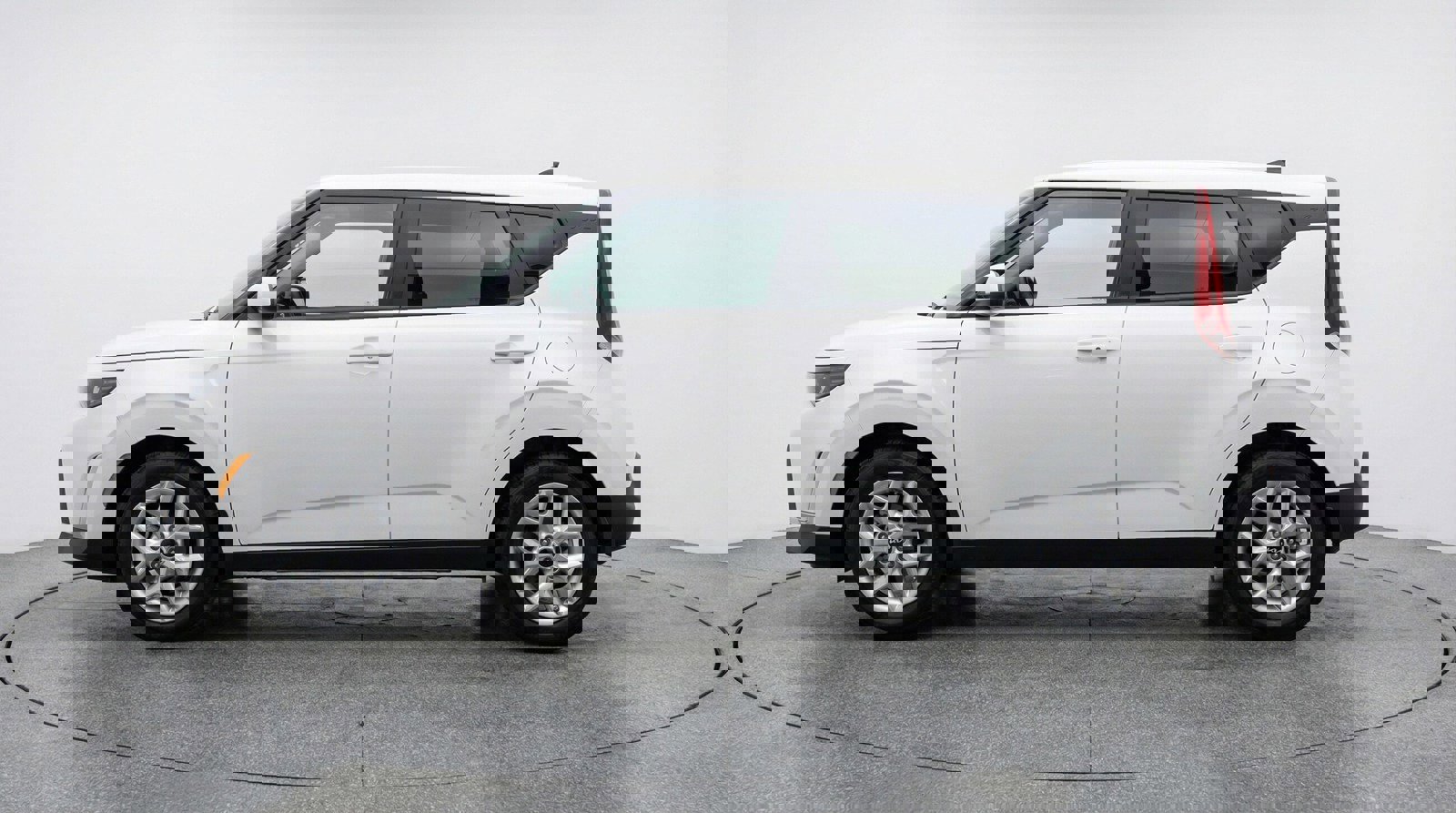 Used 2025 Kia Soul LX w/ LX Technology Package image 4