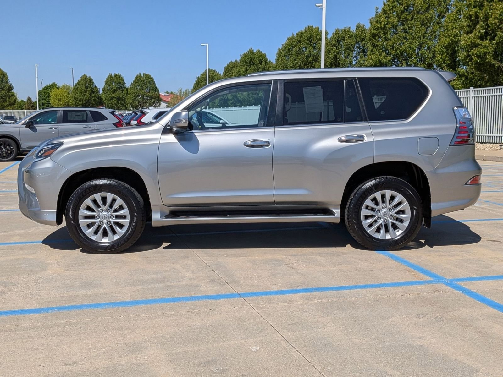 Used 2021 Lexus GX 460 Premium w/ Premium Package AWD/4WD image 9