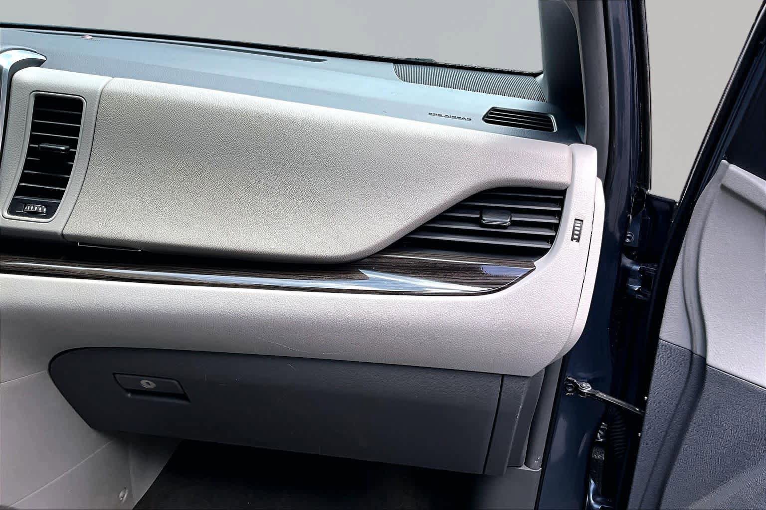 Used 2015 Toyota Sienna XLE FWD image 19
