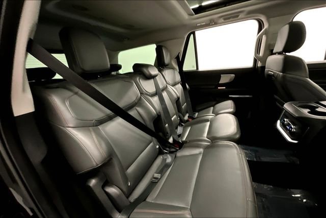 Used 2025 Ford Expedition Active image 27