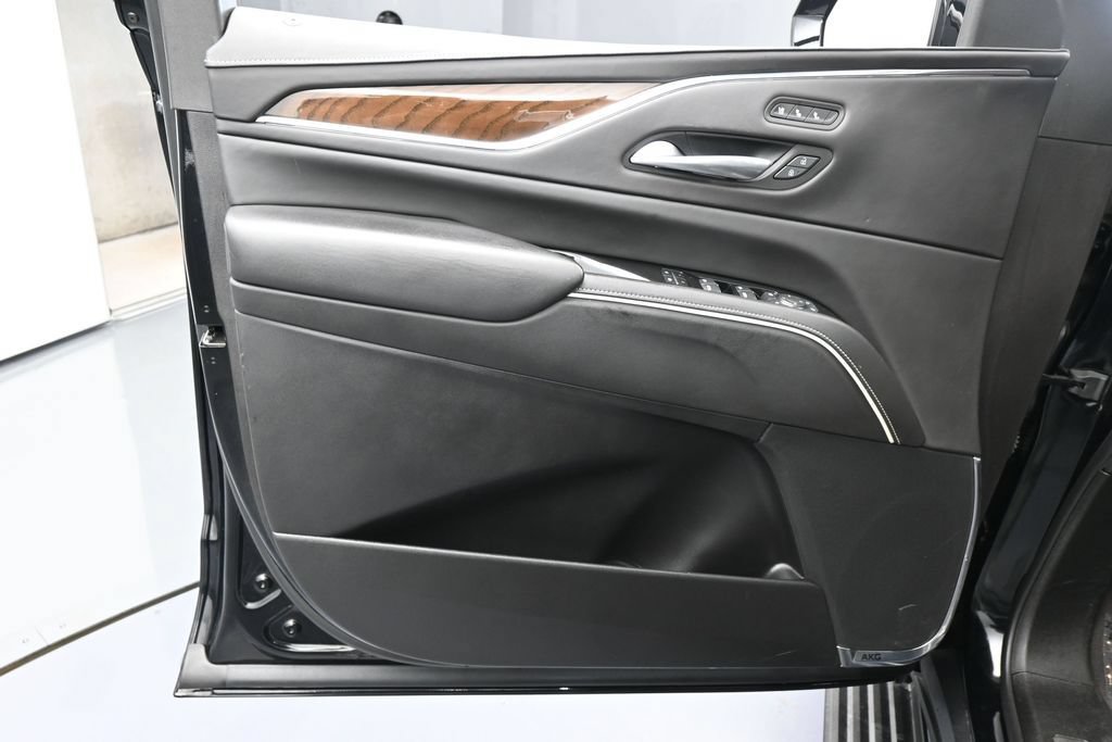 Used 2024 Cadillac Escalade ESV Premium Luxury Platinum AWD/4WD image 13