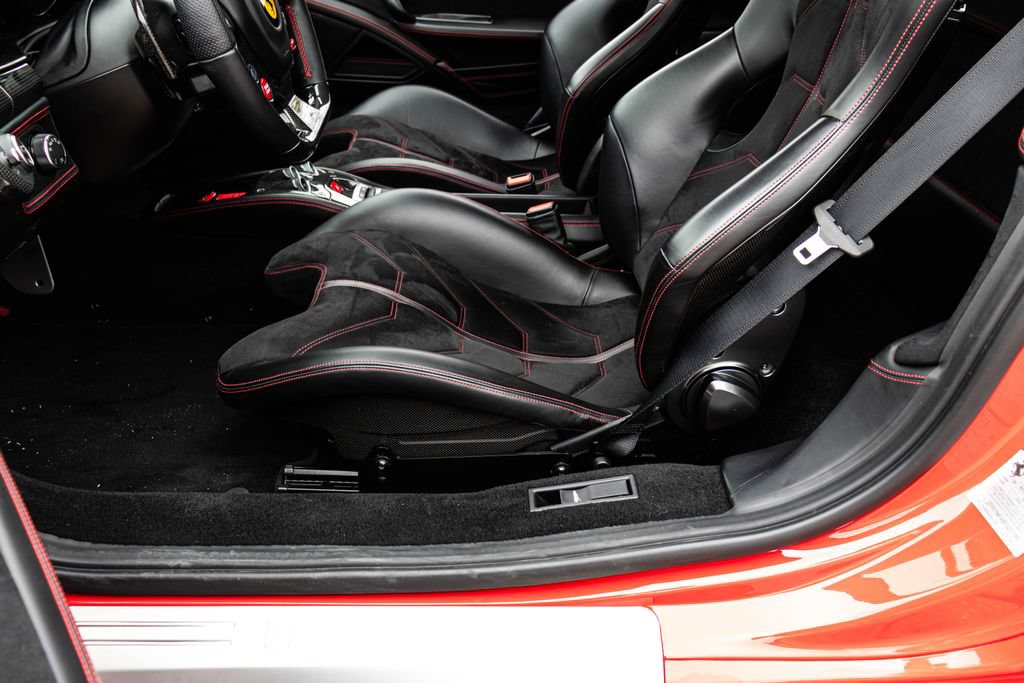Used 2015 Ferrari 458 Italia Coupe RWD image 43