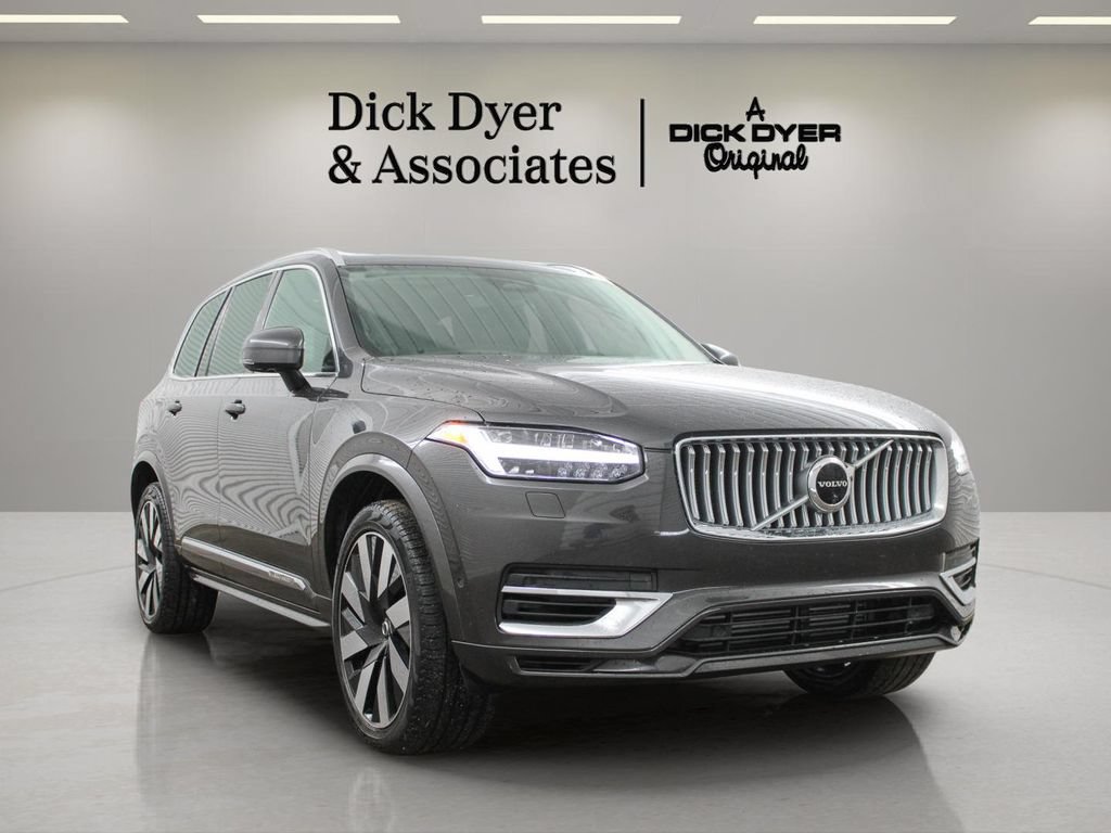 Used 2023 Volvo XC90 T8 Ultimate w/ Protection Package Premier AWD/4WD image 3