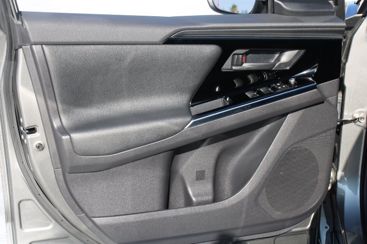 Used 2023 Toyota bZ4X Limited image 9