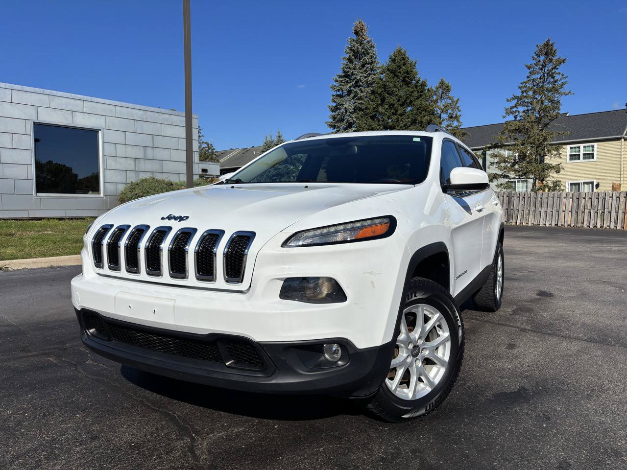 Used 2014 Jeep Cherokee Latitude w/ Cold Weather Group AWD/4WD image 2