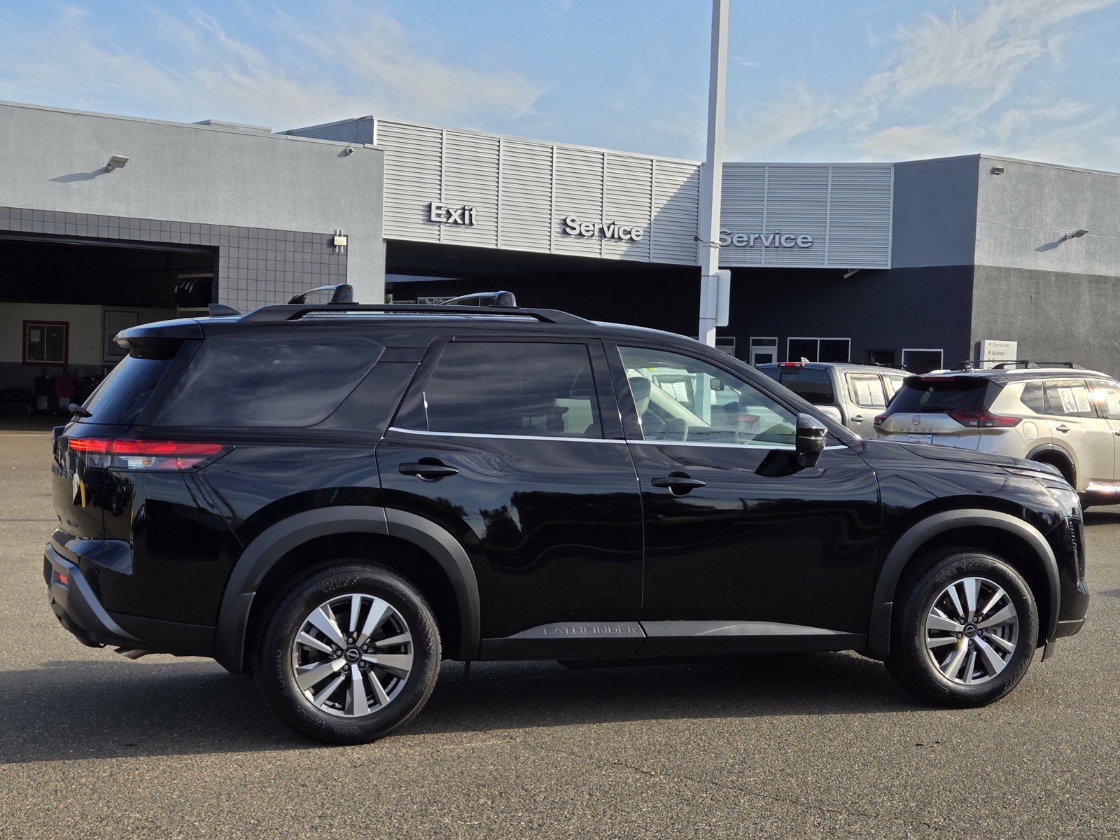 Certified 2026 Nissan Pathfinder SL AWD/4WD image 3