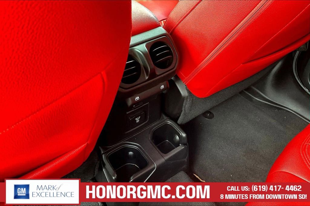 Used 2019 Jeep Wrangler Unlimited Sahara image 10