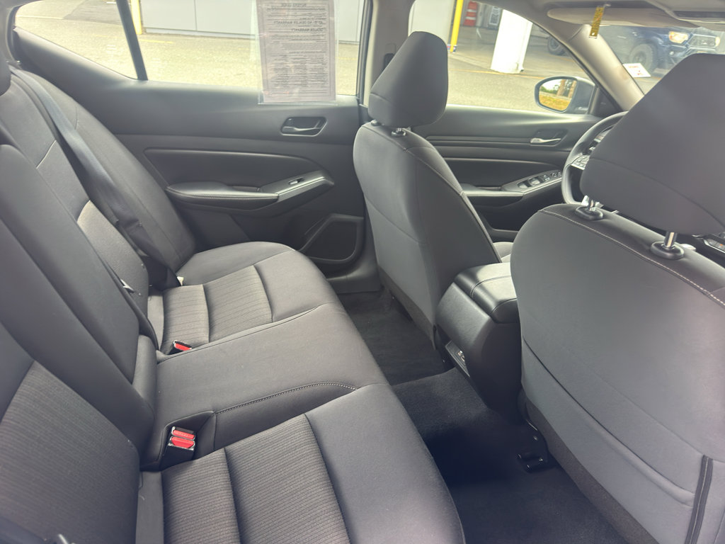 Used 2024 Nissan Altima 2.5 SV FWD image 14