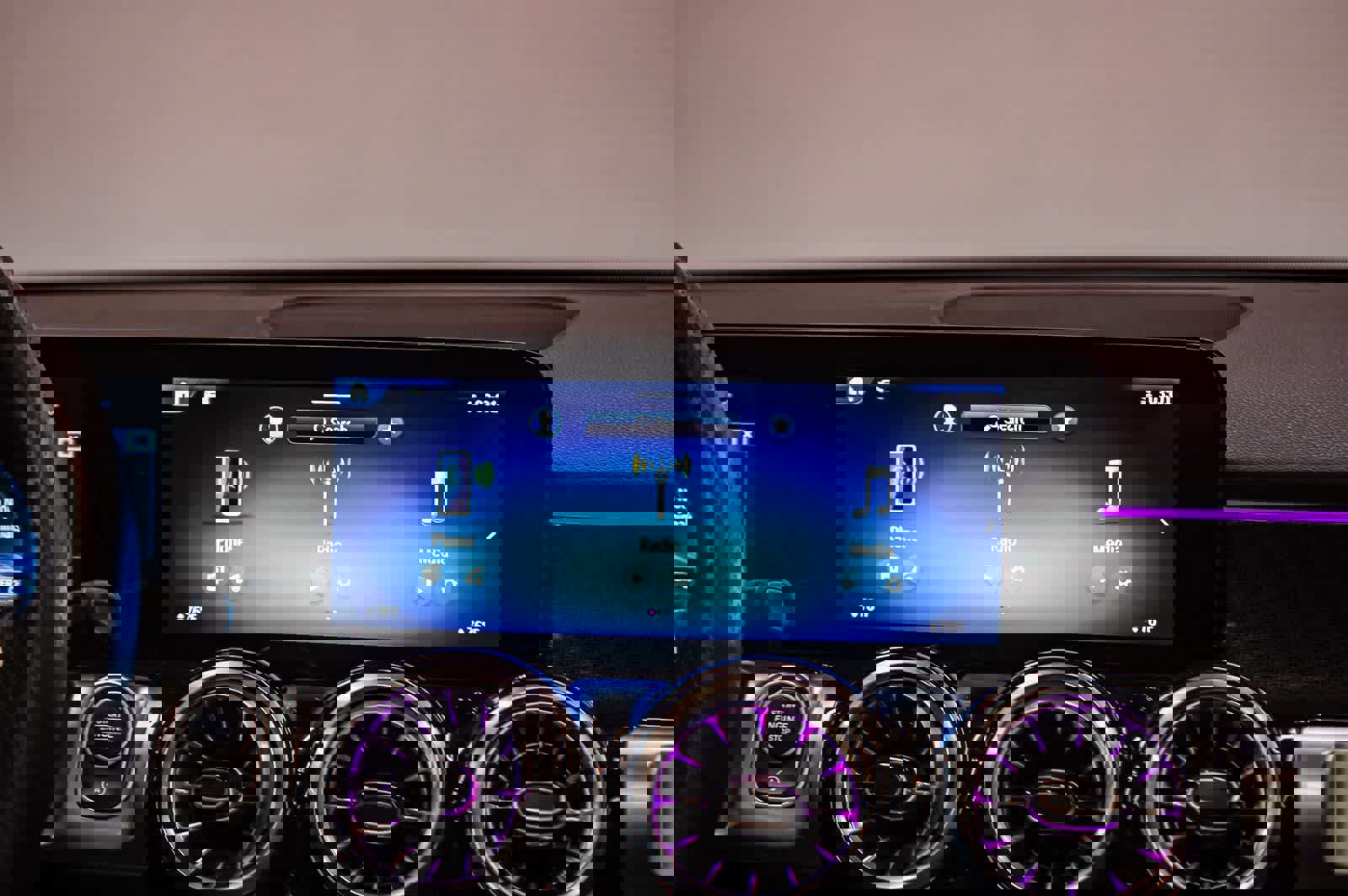 Used 2025 Mercedes-Benz GLB 35 AMG AMG GLB 35 image 14