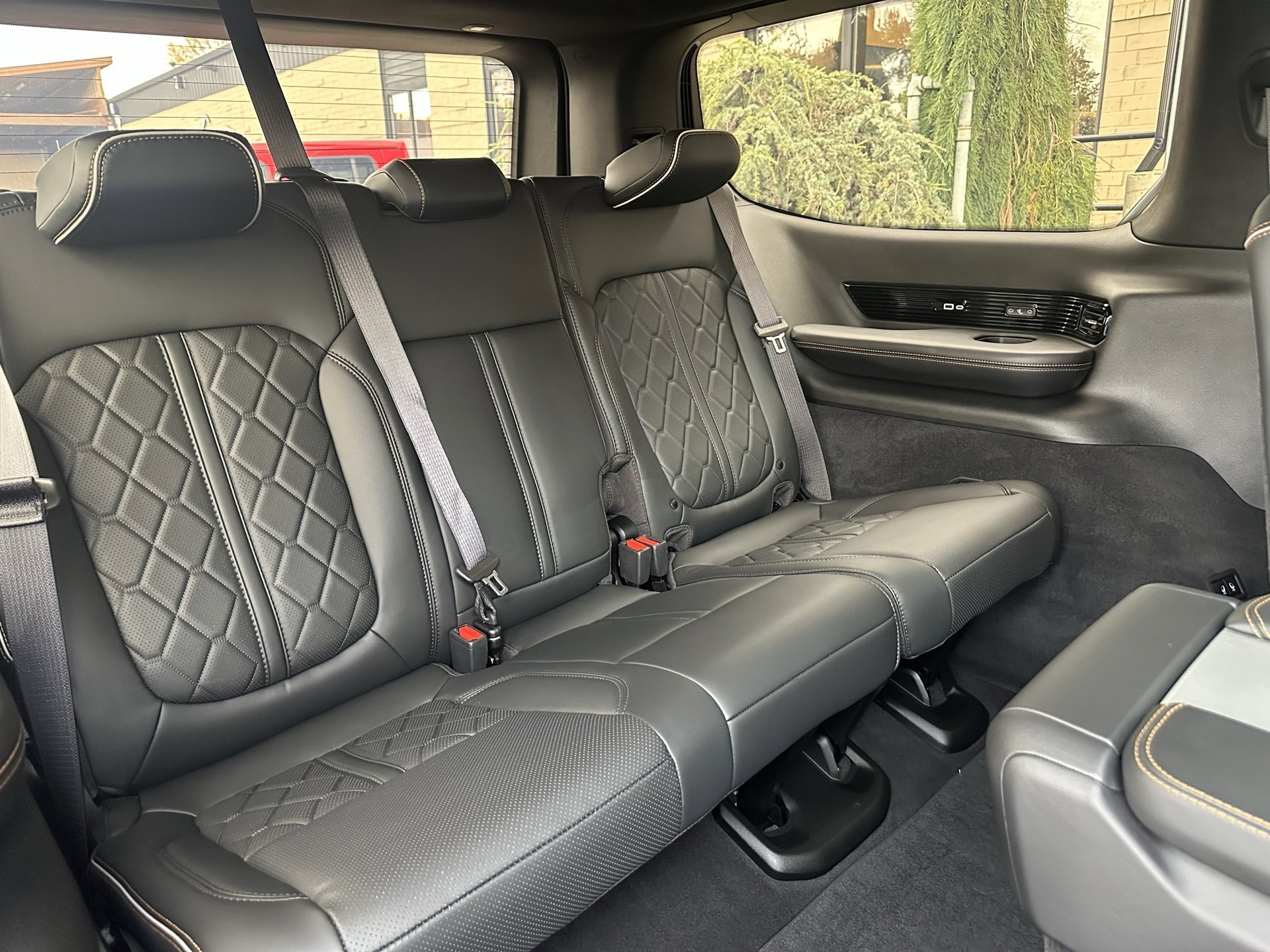 Used 2023 Jeep Grand Wagoneer Series III w/ Rear-Seat Entertainment Group image 27