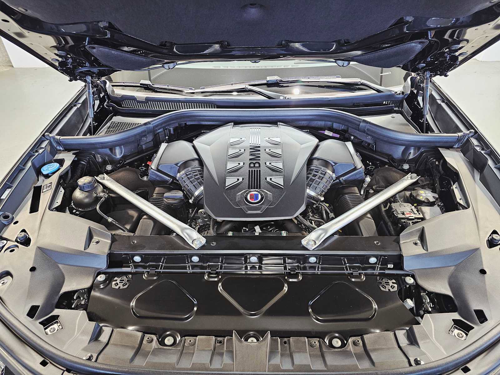 New 2026 BMW ALPINA XB7 image 9