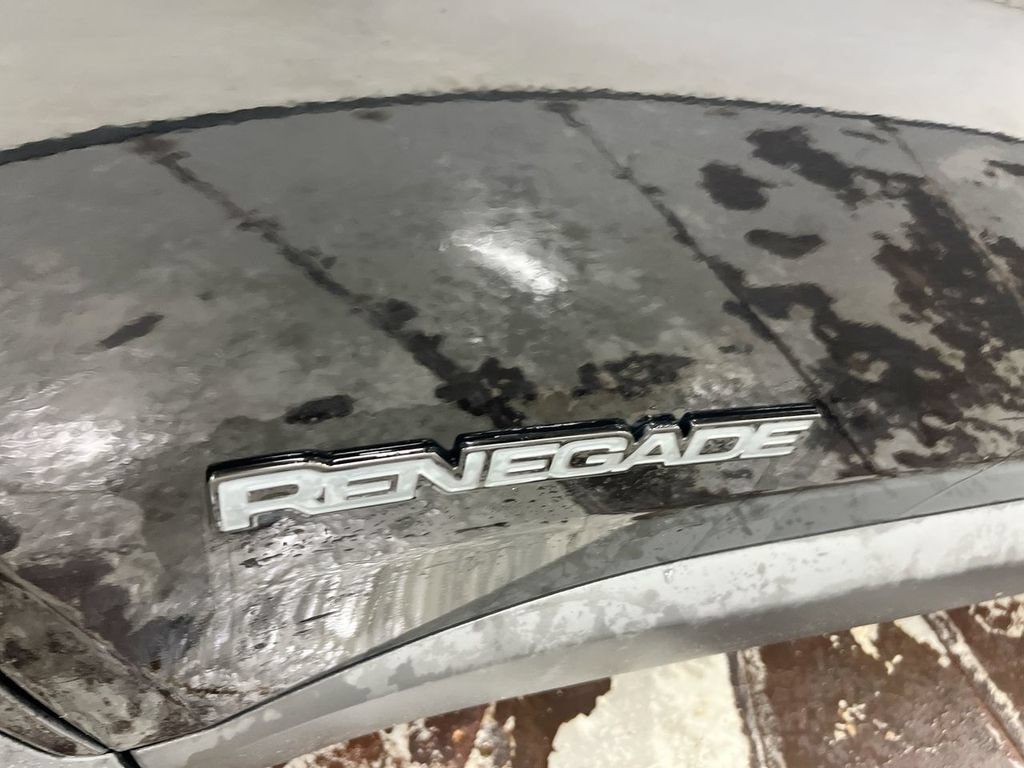 Used 2018 Jeep Renegade Altitude FWD image 25