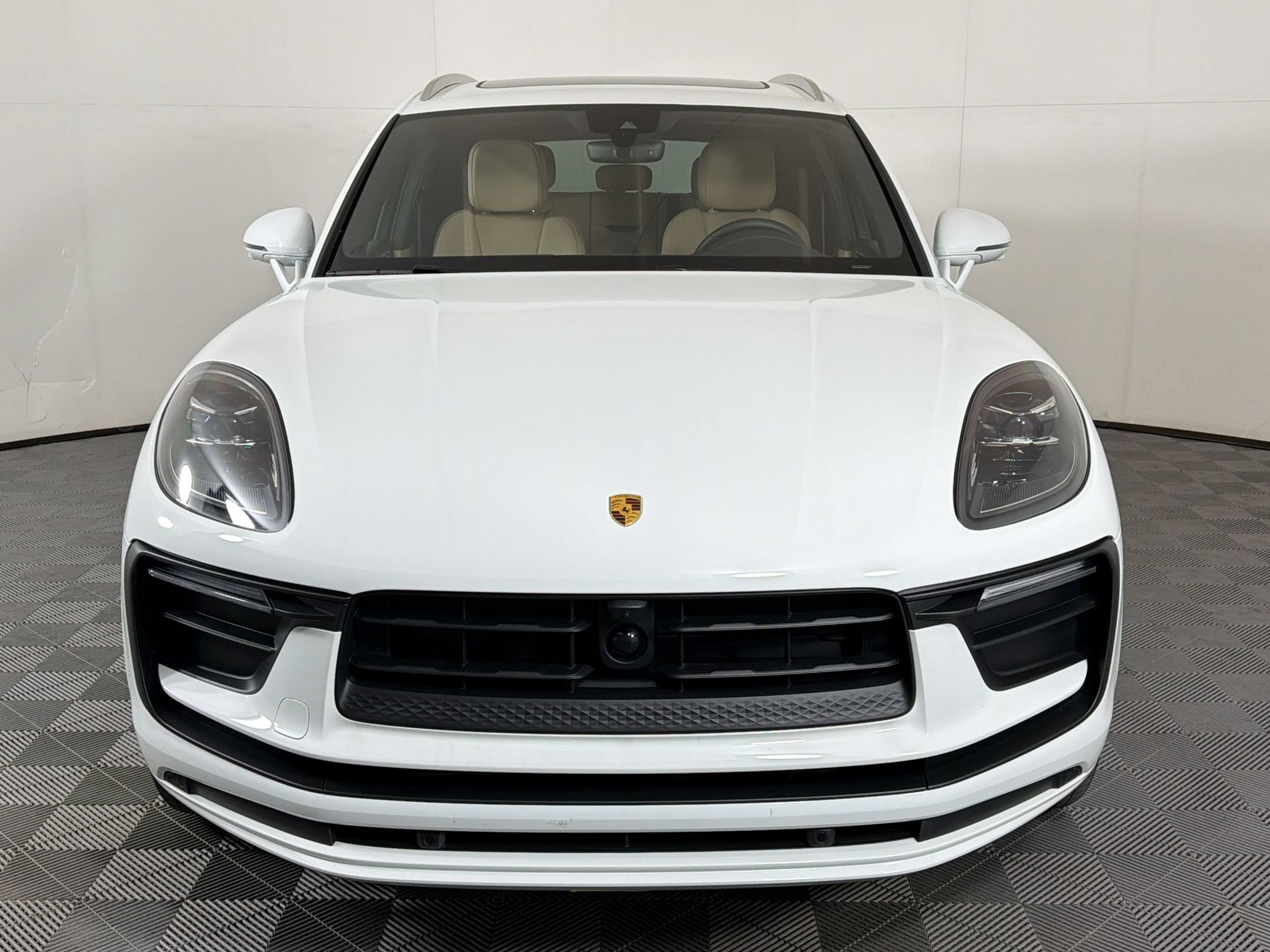 Certified 2025 Porsche Macan AWD/4WD image 7
