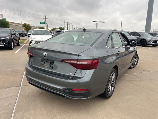 Used 2024 Volkswagen Jetta SE FWD image 4