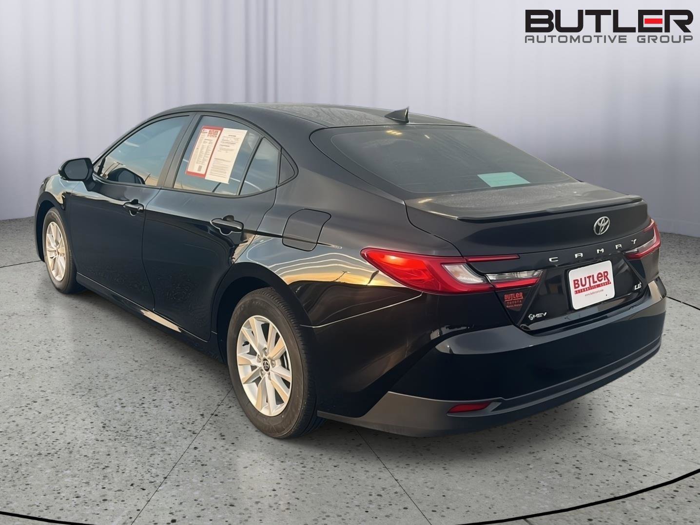 Used 2025 Toyota Camry LE w/ Convenience Package FWD image 4