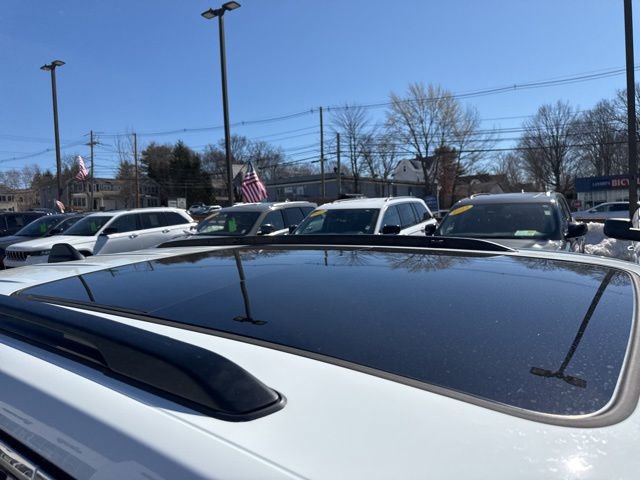 Certified 2024 Jeep Grand Cherokee Limited w/ Luxury Tech Group II image 10