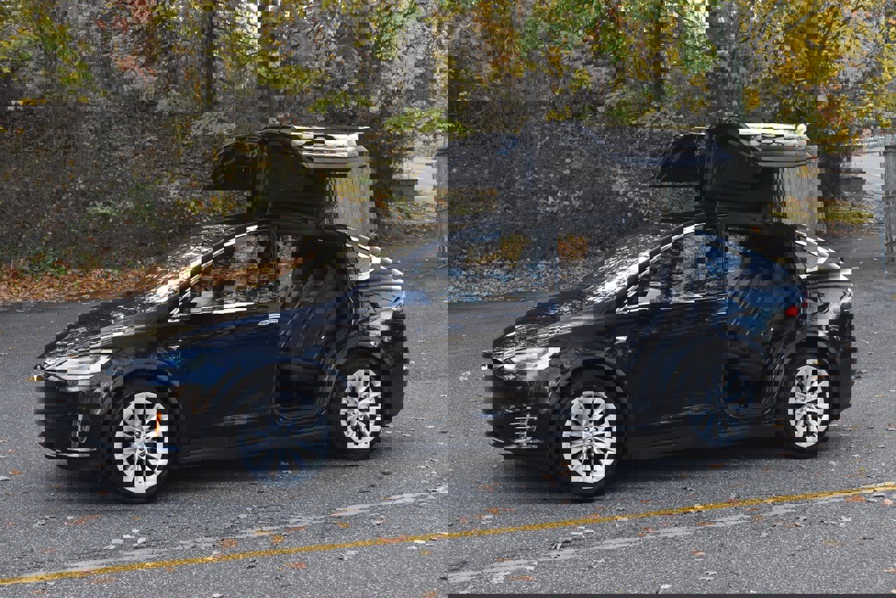 Used 2018 Tesla Model X 75D image 16