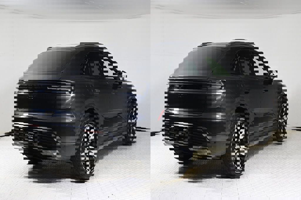 Certified 2025 Porsche Macan 4S Electric image 7