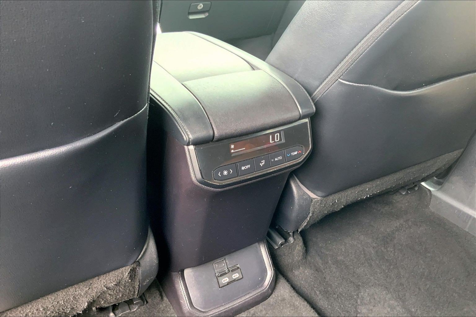 Used 2023 Toyota Highlander XLE AWD/4WD image 41