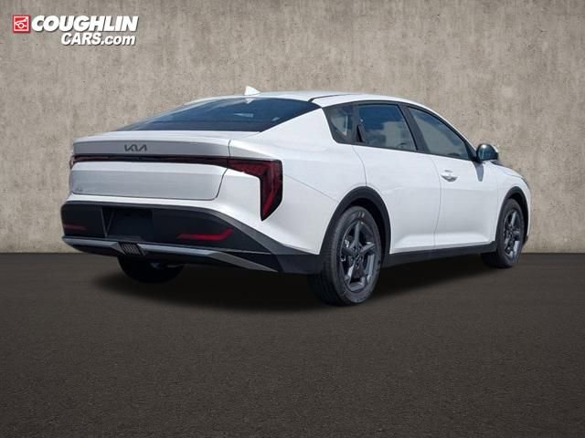 New 2025 Kia K4 LXS image 8