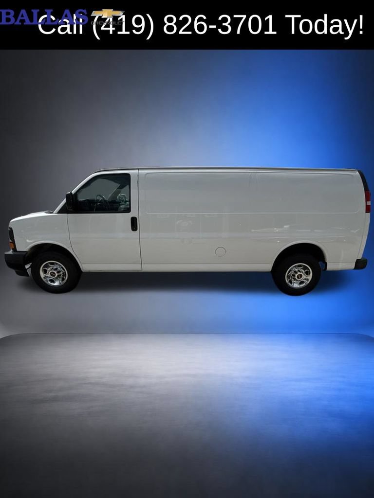 Certified 2017 GMC Savana 2500 Extended RWD image 4