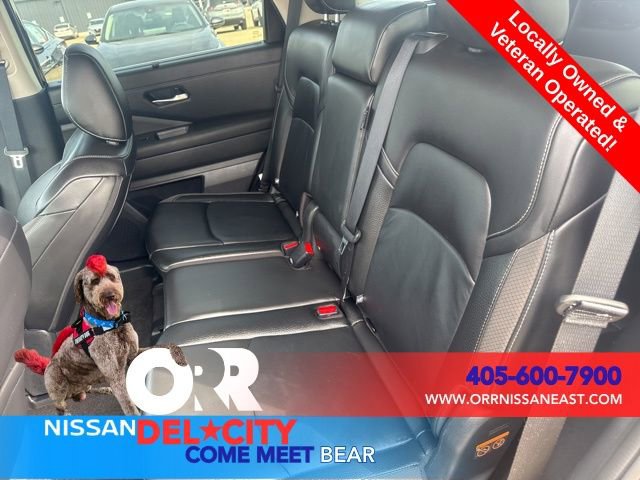 Used 2025 Nissan Pathfinder SL image 11