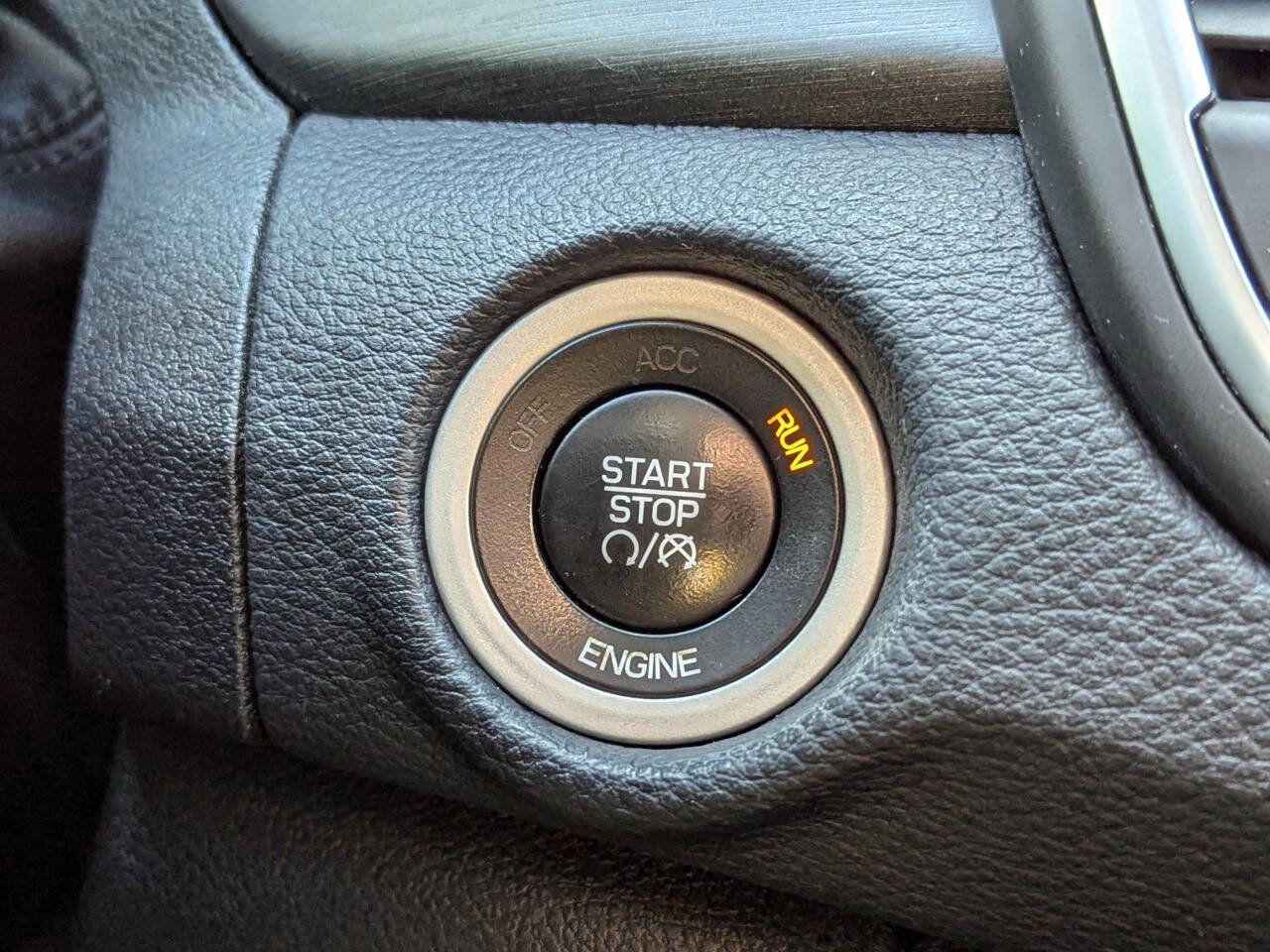 Used 2015 Chrysler 200 Limited image 24