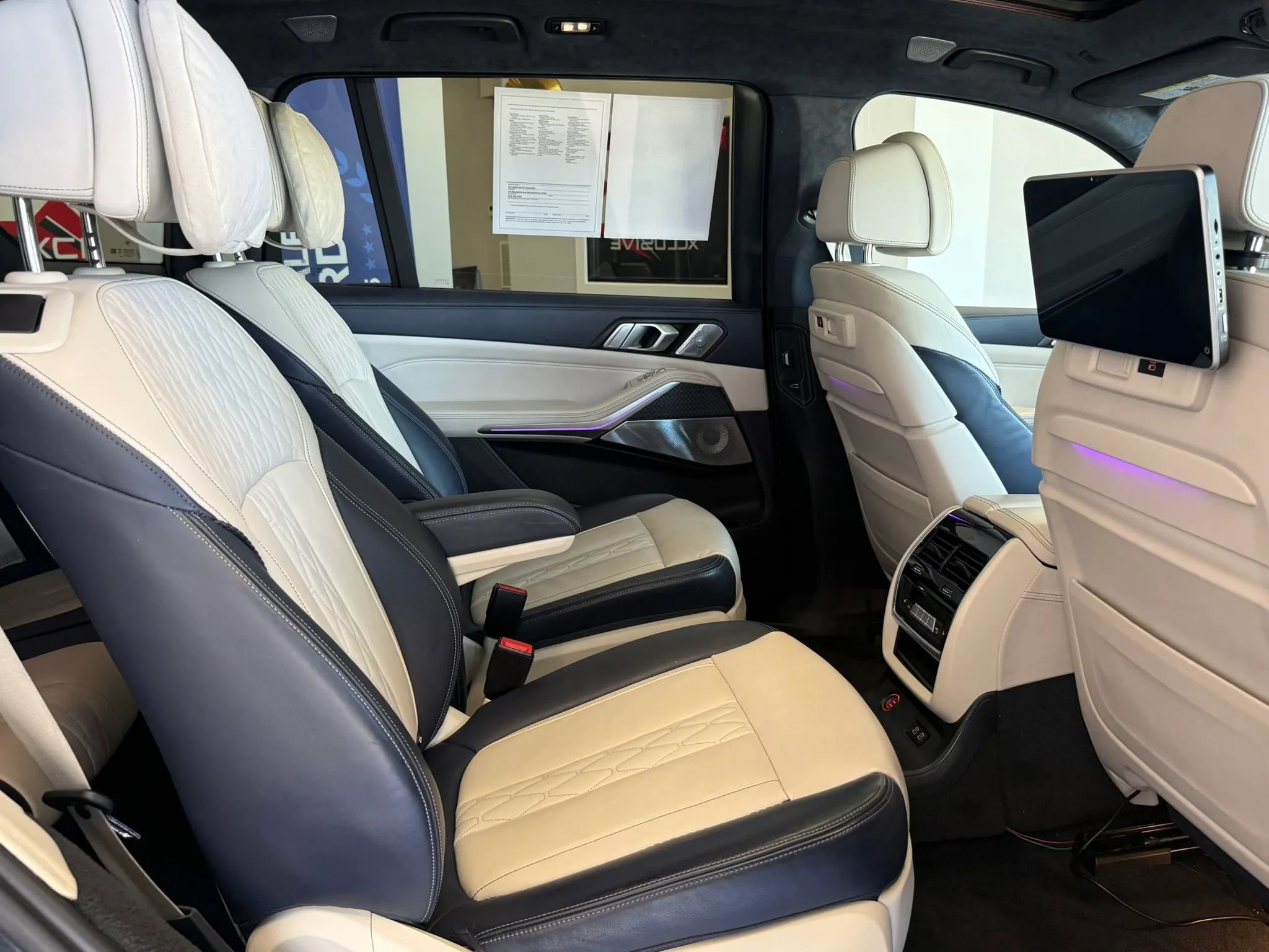 Used 2020 BMW X7 M50i w/ Dynamic Handling Package AWD/4WD image 27