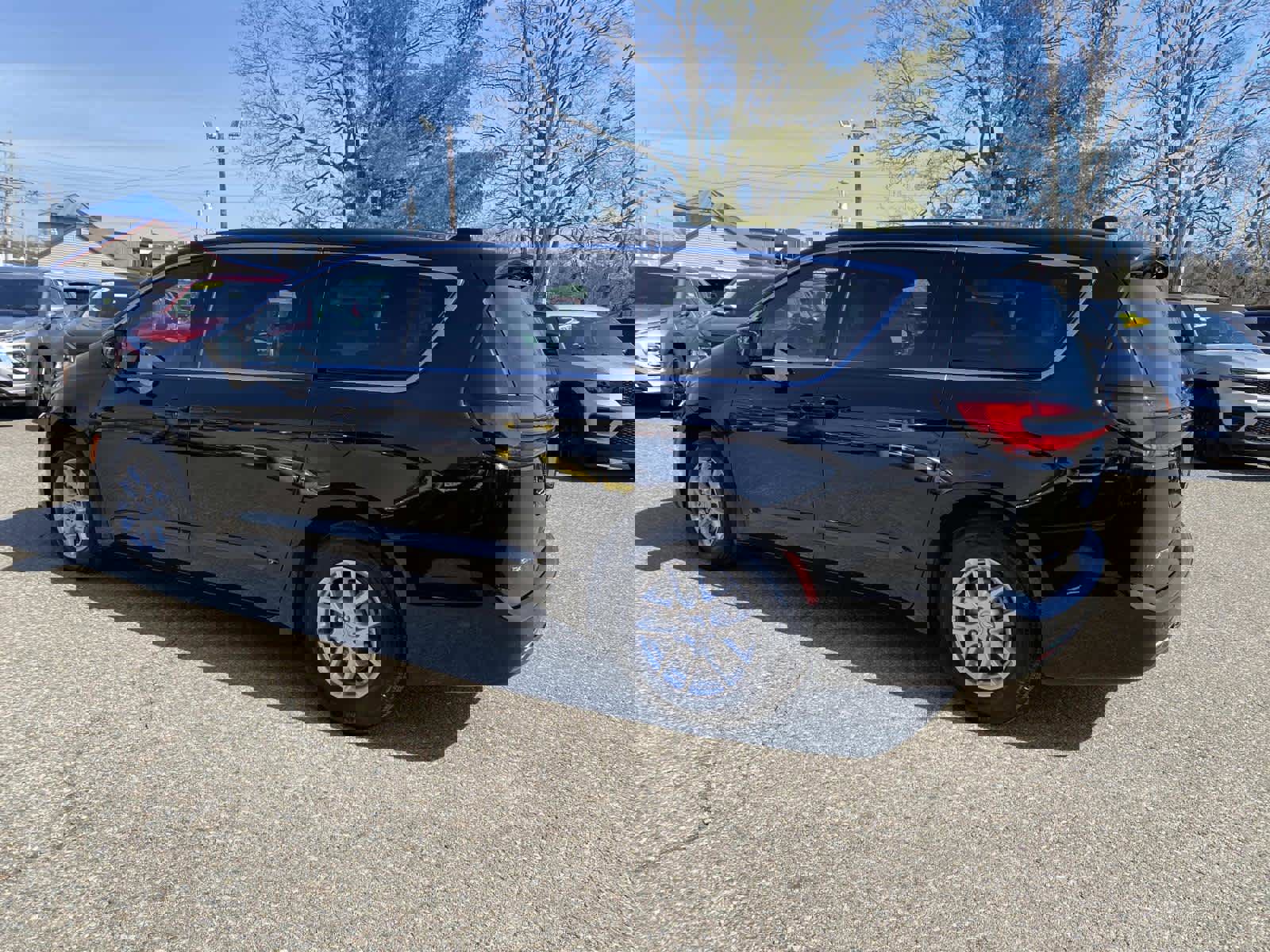 Used 2025 Chrysler Pacifica Select image 6