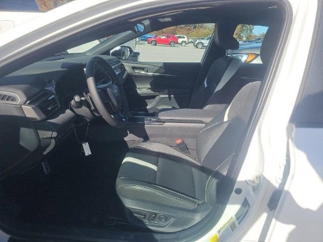 Used 2025 Toyota Camry SE image 4