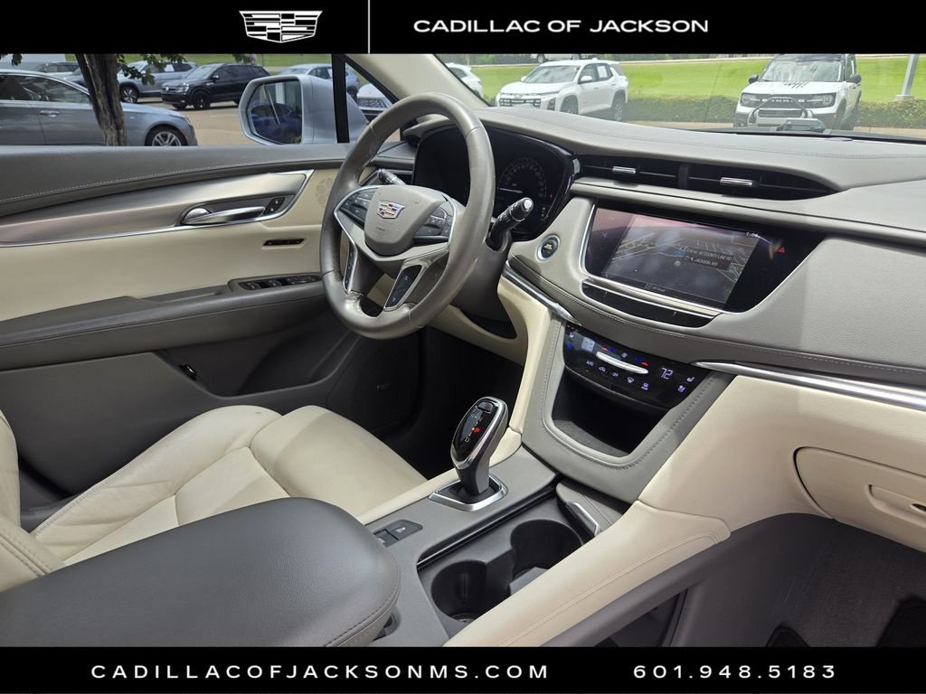 Used 2017 Cadillac XT5 Premium Luxury w/ Driver Assist Package FWD image 20